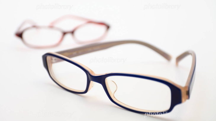 自分に似合う眼鏡を見つけよう！眉毛の形に合わせた眼鏡の選び方