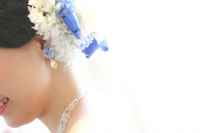 結婚式にピッタリのヘアアクセサリー別に見る花嫁の髪型