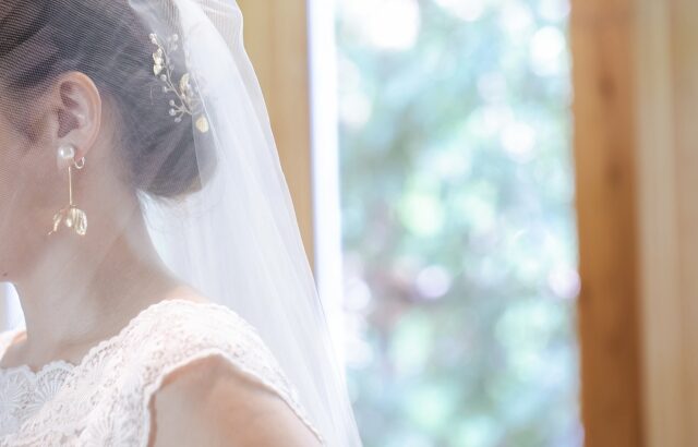 髪の長さとドレスのデザイン別！結婚式におすすめな花嫁の髪型