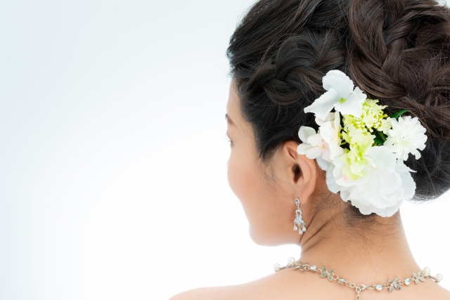 ミディアムヘアの花嫁におすすめの結婚式の髪型