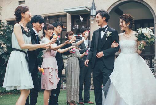 ウェディングパーティーのご祝儀は？会費制の注意点やウェルカムパーティーのマナー