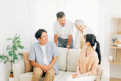 【ホームヘルパー監修】介護保険では頼めない？困ったときの「保険外サービス」活用術