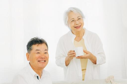 【ホームヘルパー監修】「夫婦」から「介護者と要介護者」に｜関係性の変化を乗り越えるためのヒント