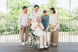 【ホームヘルパー監修】腰痛知らずの移乗介助｜訪問介護で実践する負担軽減のコツ