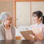 【ホームヘルパー監修】嚥下障害で食べ物が詰まるときの対処法｜慌てないための生活支援の工夫