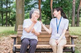 【ホームヘルパー監修】寝たきりの方に使う粘着パッドのかぶれ対策｜在宅介護で肌を守るために知っておきたいポイント