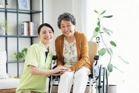 【ホームヘルパー監修】男性介助で「気まずい」を減らすための配慮と心の距離の保ち方